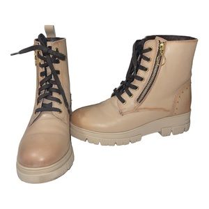 Vintage Foundry Co. Women's Rocky Boot Beige EUC Size 8